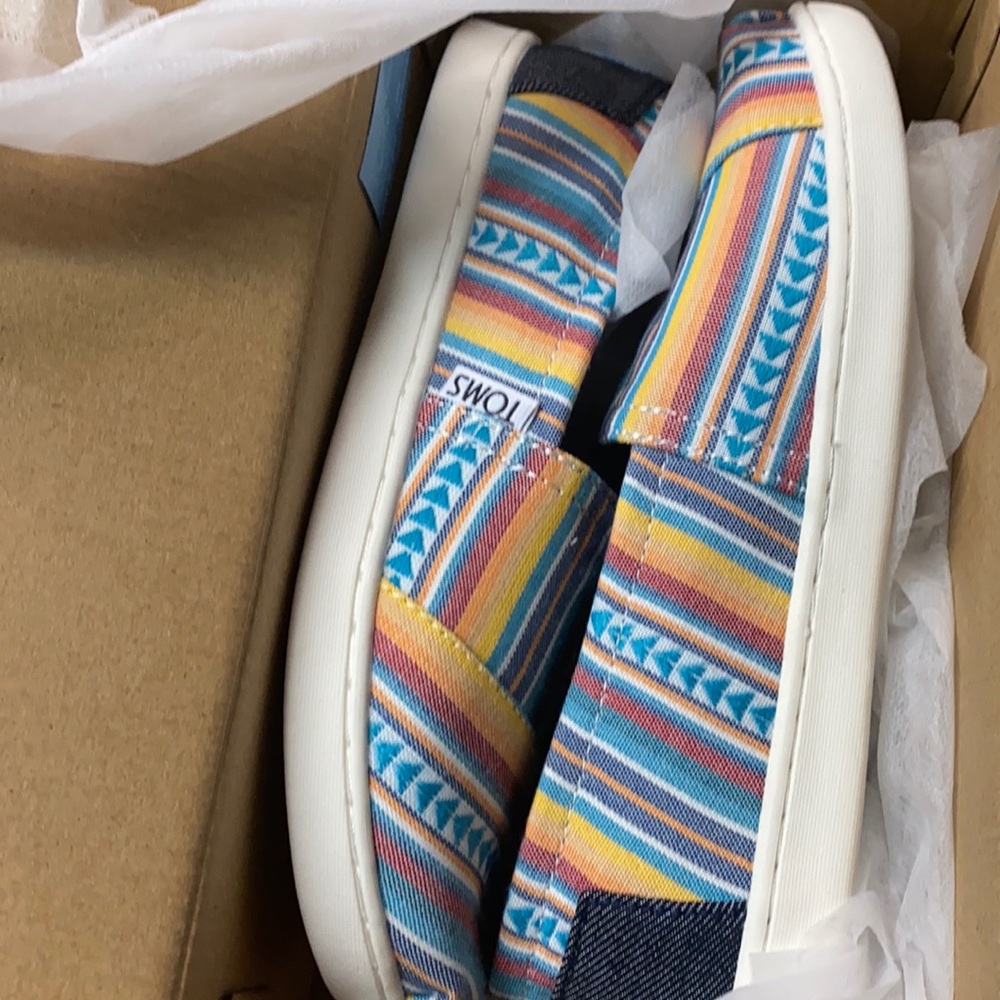 Girls size 3 Toms blanket print